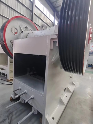 PE Track Mounted Jaw Crusher Machine For Quarry Rock Mining