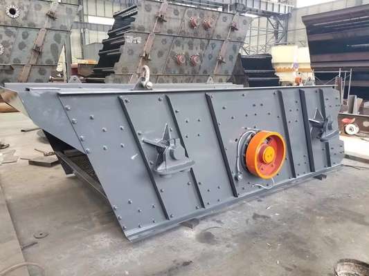 Yk Series Circular Motion Vibrating Screen 45Kw In Quarry Iron Grey