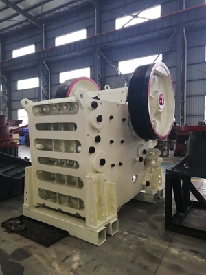 Pev C Series Jaw Crusher , Mining Screening Equipment With V Type Cavity