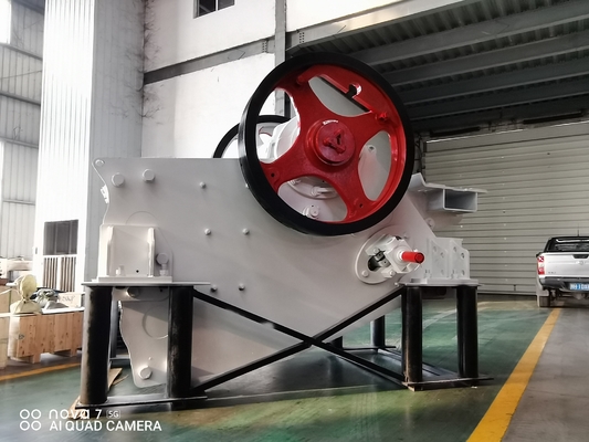 Pev C Series Jaw Crusher , Mining Screening Equipment With V Type Cavity