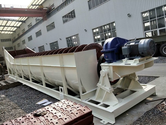 11KW*2 Sand Sieve Vibrating Screen Machine 240 TPH Gravel Screw Spiral Large Capacity