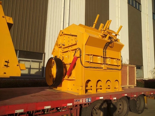 Mobile Horizontal Mining Impact Crusher Dolomite PF1315 Iron Grey White Blue