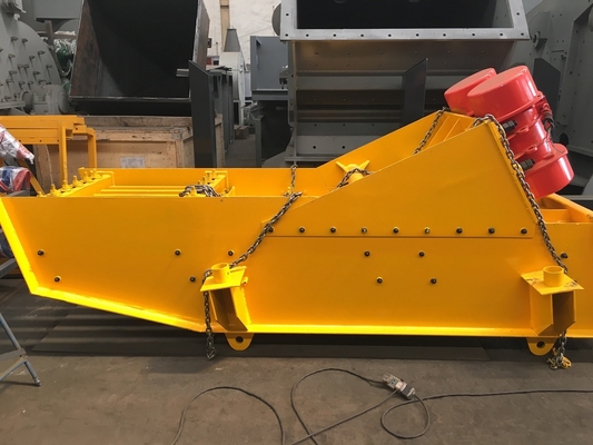 2.2Kw Electromagnetic Vibrating Feeder Machine 150 TPH Lump Or Granulated Materials