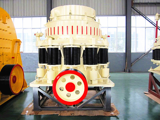5.5 ft Coarse Portable Rock Crusher , Hydraulic Mobile Crusher Machine