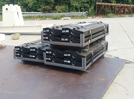 Impact Stone Crusher Spare Parts Liner Plate Martensitic Ceramics Insert