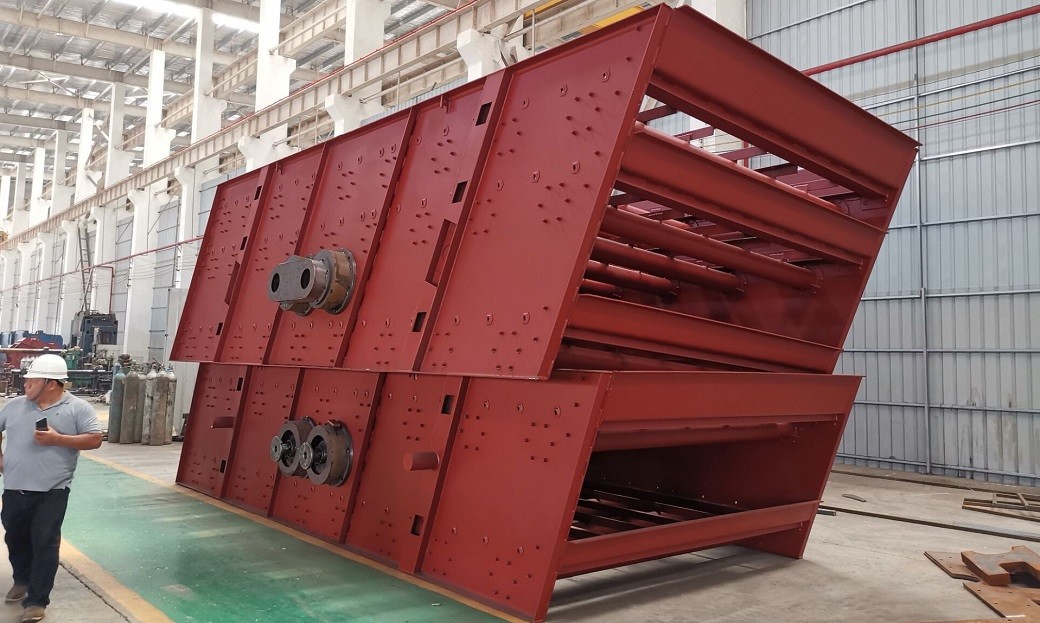 300 TPH Vibrating Screen Machine Double Deck 3YK1860 Sand Stone Separator
